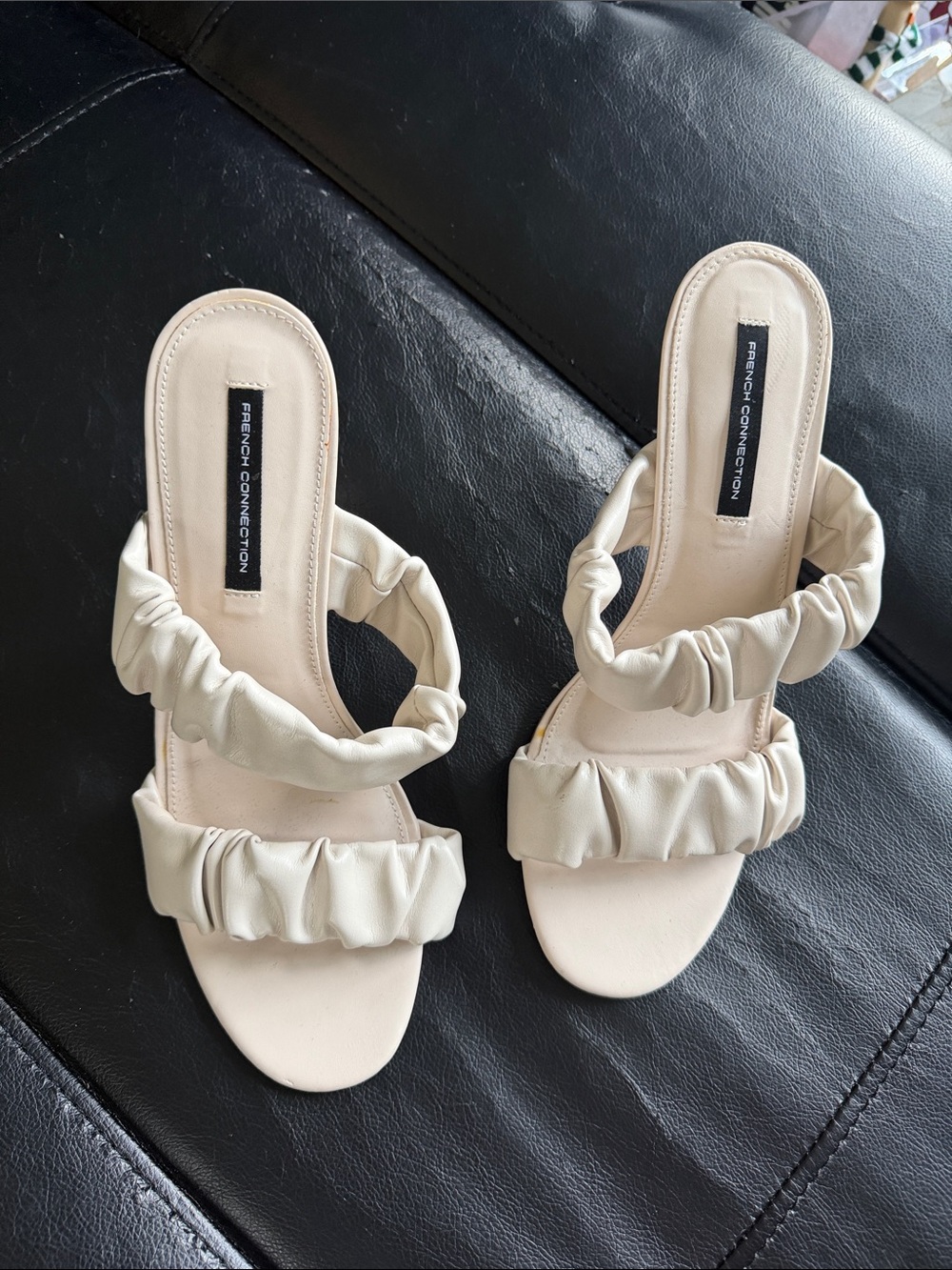 NWOT French Connection Cream Ruched Slide Sandals size:10